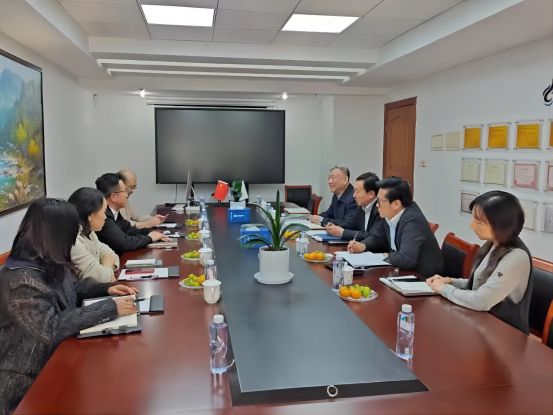 金橋管理局局長、金橋管委會主任呂東勝一行蒞臨上海敬業企業集團調研指導